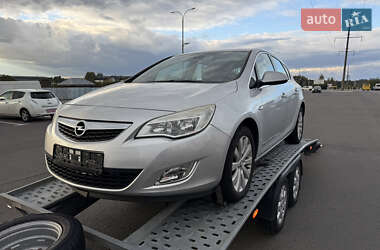 Хэтчбек Opel Astra 2010 в 