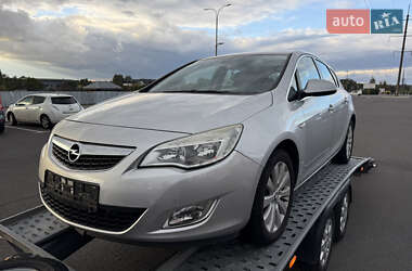 Хэтчбек Opel Astra 2010 в 