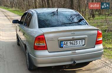 Седан Opel Astra 2006 в 
