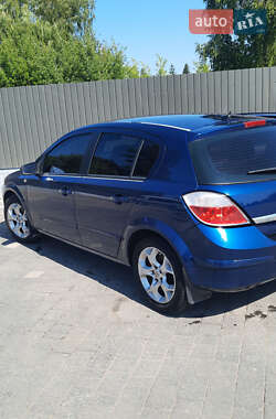 Хэтчбек Opel Astra 2006 в 