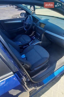 Хэтчбек Opel Astra 2006 в 