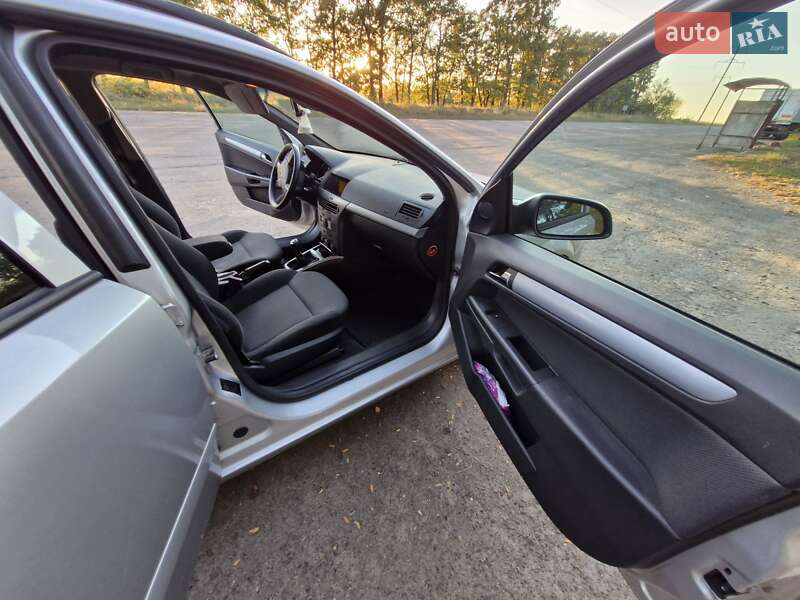 Универсал Opel Astra 2006 в Смеле