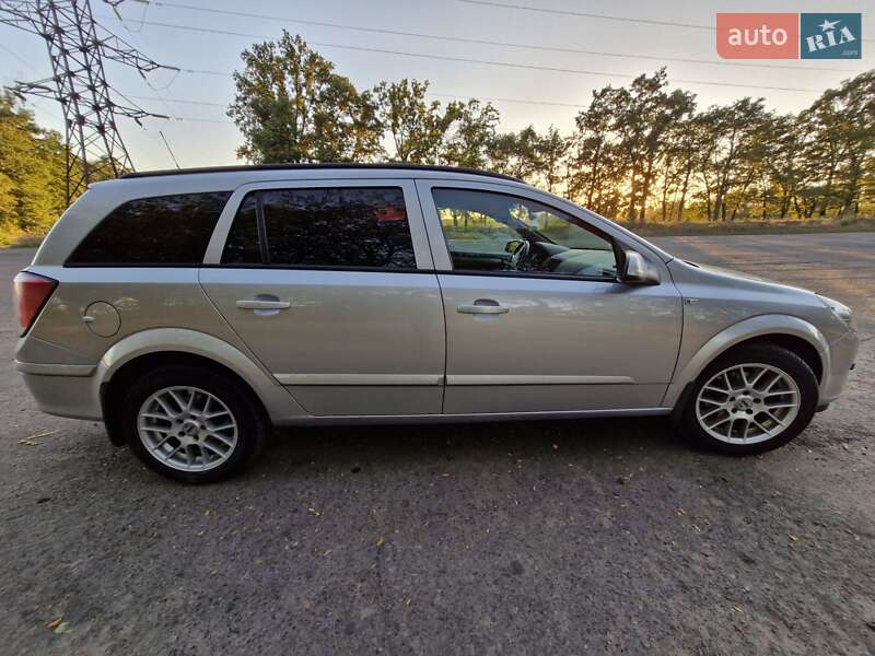 Универсал Opel Astra 2006 в Смеле