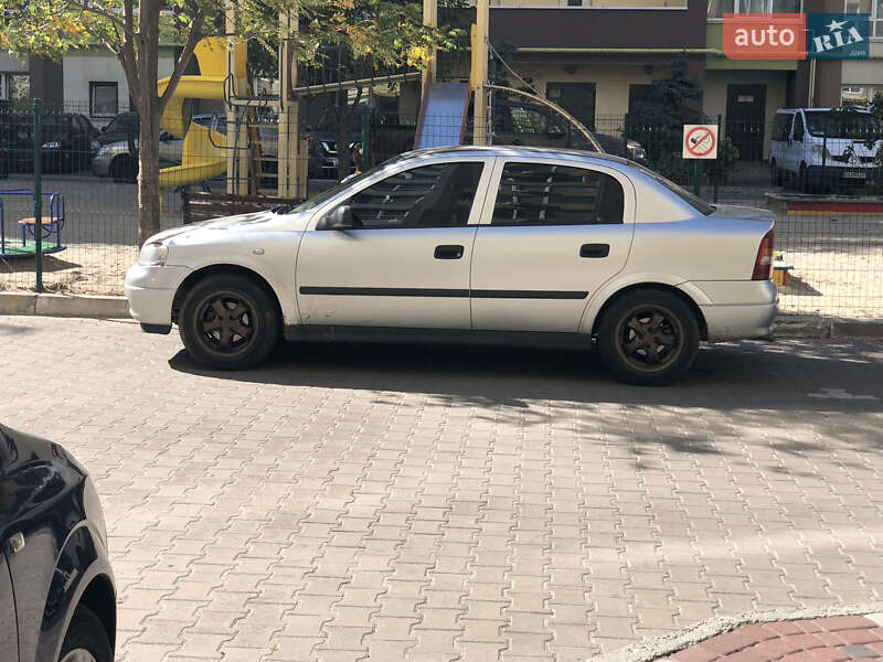 Седан Opel Astra 2005 в 