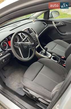 Универсал Opel Astra 2012 в 