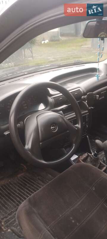 Седан Opel Astra 1992 в Монастыриске