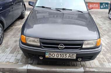 Хетчбек Opel Astra 1993 в  фото 10 Хетчбек Opel Astra 1993 в