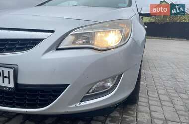 Универсал Opel Astra 2011 в 