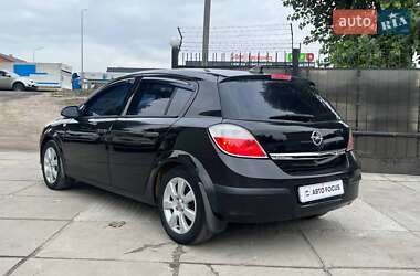 Хэтчбек Opel Astra 2005 в 