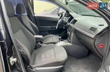 Хэтчбек Opel Astra 2005 в 