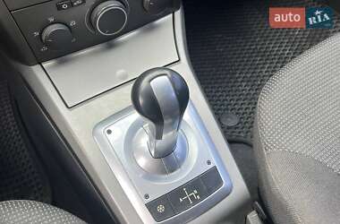 Хэтчбек Opel Astra 2005 в 