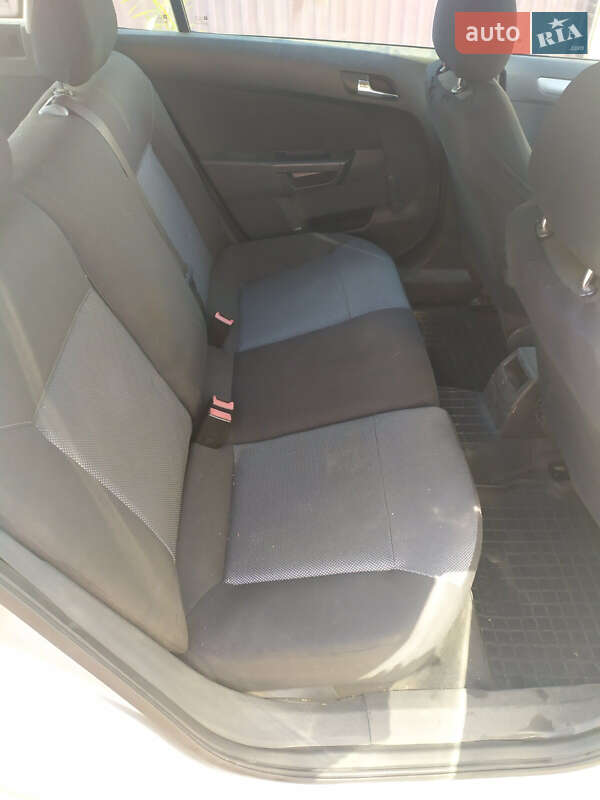 Универсал Opel Astra 2009 в Болграде