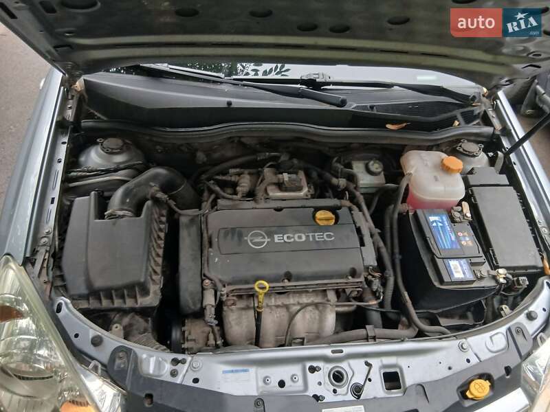 Хэтчбек Opel Astra 2007 в Обухове