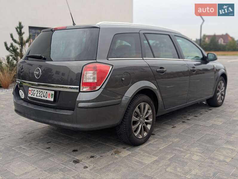 Универсал Opel Astra 2011 в Луцке