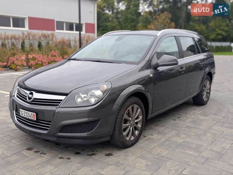 Универсал Opel Astra 2011 в Луцке