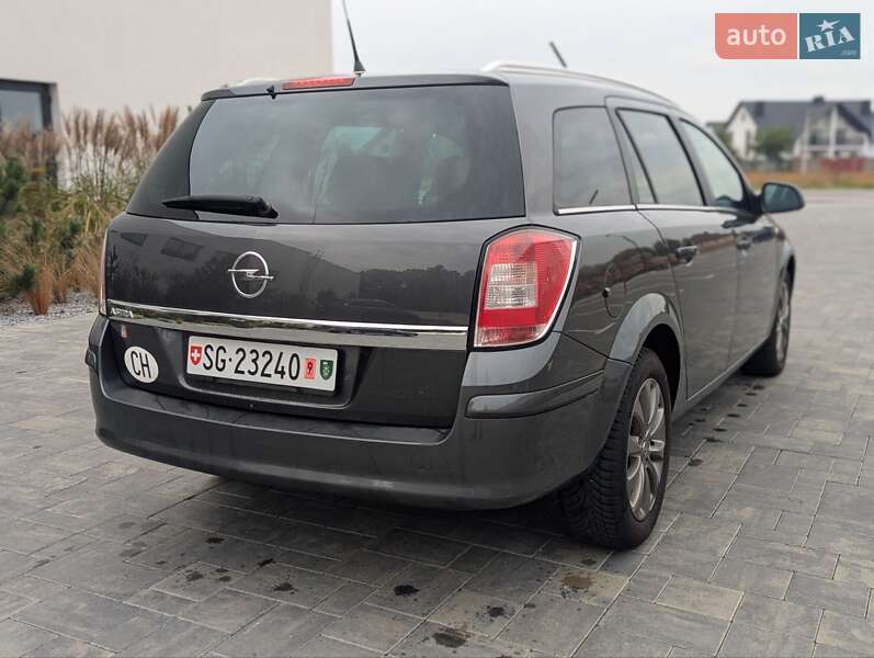 Универсал Opel Astra 2011 в Луцке