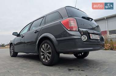 Универсал Opel Astra 2011 в 