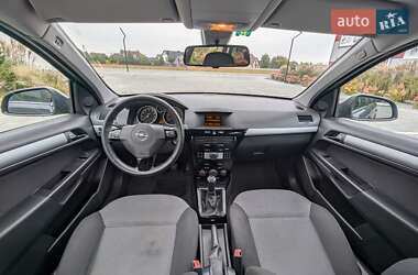 Универсал Opel Astra 2011 в 