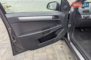 Универсал Opel Astra 2011 в 
