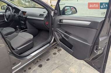 Универсал Opel Astra 2011 в 