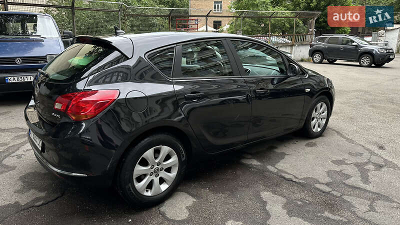 Хэтчбек Opel Astra 2015 в Киеве