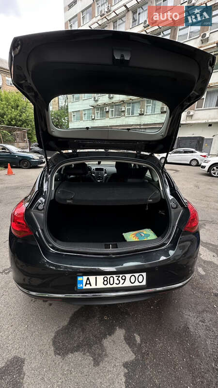 Хэтчбек Opel Astra 2015 в Киеве