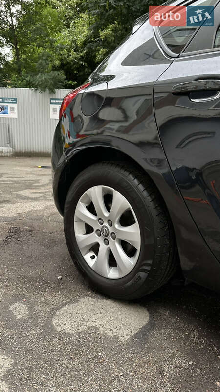 Хэтчбек Opel Astra 2015 в Киеве