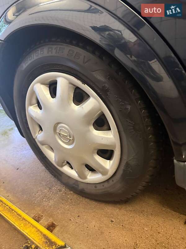 Хэтчбек Opel Astra 2002 в Калуше