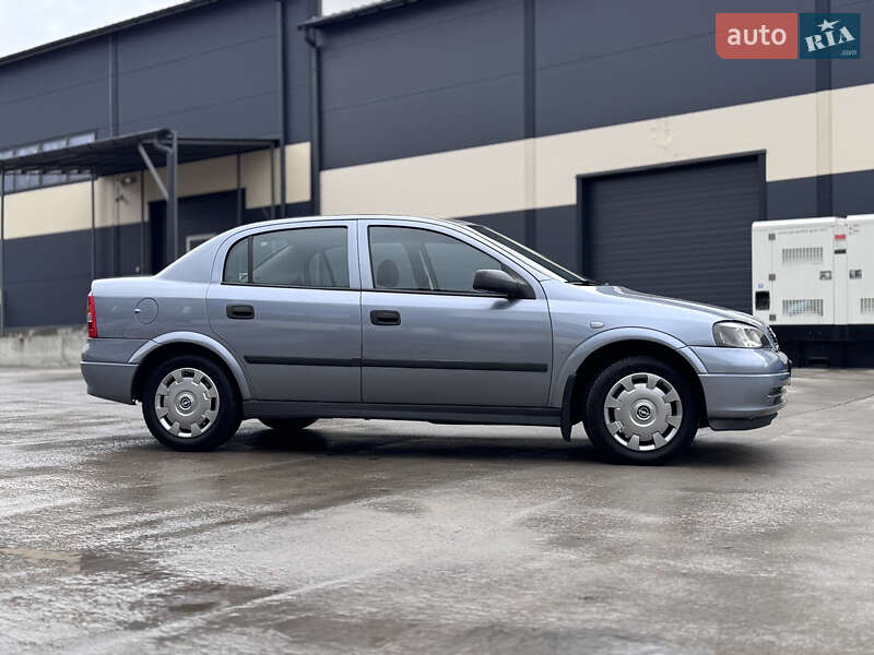 Седан Opel Astra 2009 в Киеве
