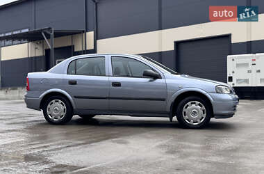 Седан Opel Astra 2009 в 
