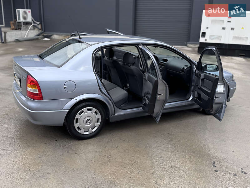 Седан Opel Astra 2009 в Киеве