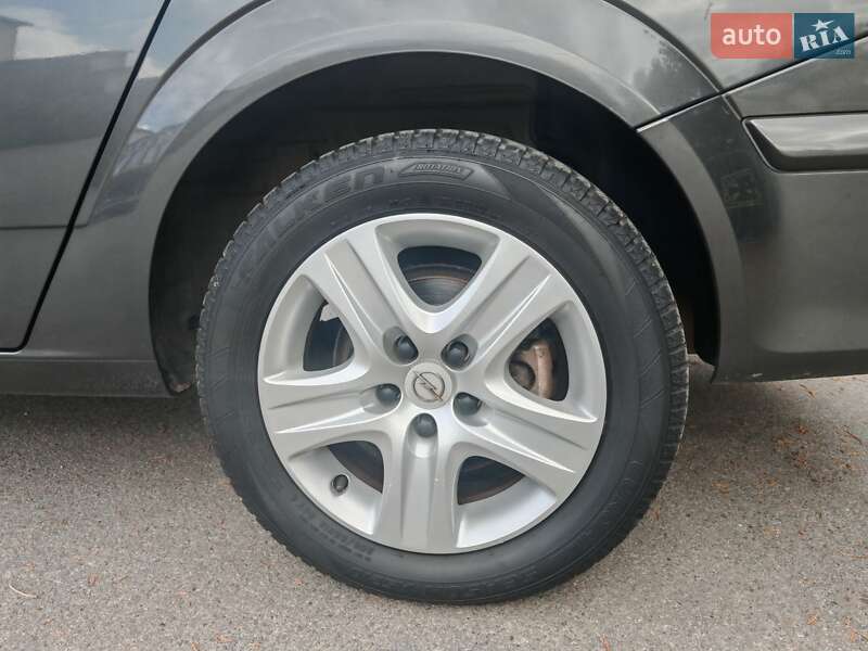 Универсал Opel Astra 2010 в Харькове