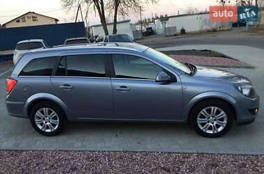 Универсал Opel Astra 2010 в 