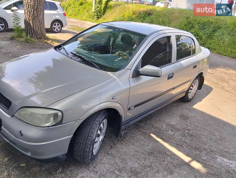 Седан Opel Astra 2006 в Борзне