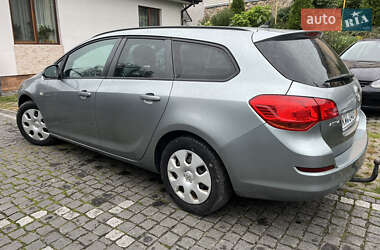 Универсал Opel Astra 2012 в 