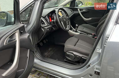 Универсал Opel Astra 2012 в 