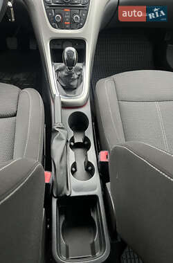 Универсал Opel Astra 2012 в 