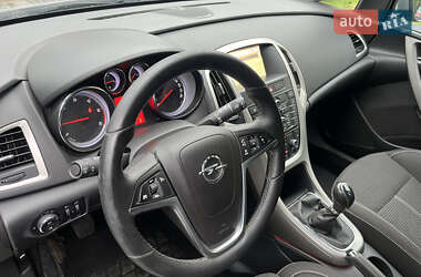 Универсал Opel Astra 2012 в 