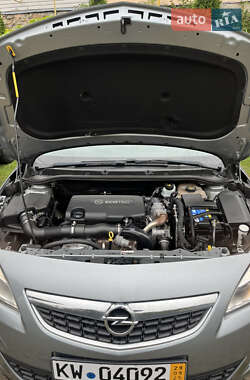 Универсал Opel Astra 2012 в 