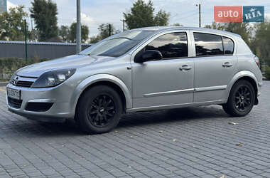 Хэтчбек Opel Astra 2005 в 