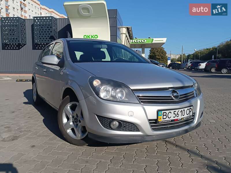 Хетчбек Opel Astra 2012 в Львові фото Хетчбек Opel Astra 2012 в Львові