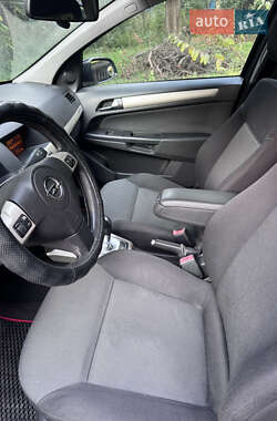 Хэтчбек Opel Astra 2007 в 