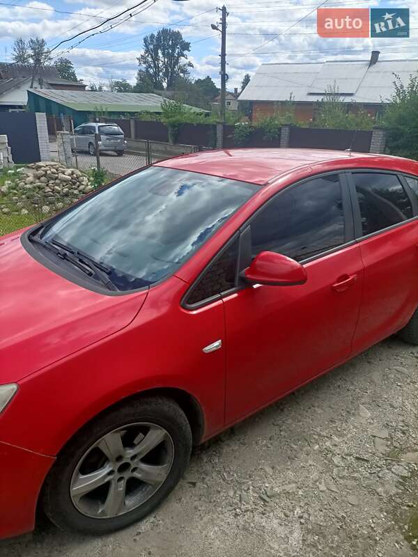 Opel Astra 2011 Opel Astra 2011