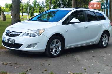 Универсал Opel Astra 2012 в Теофиполе