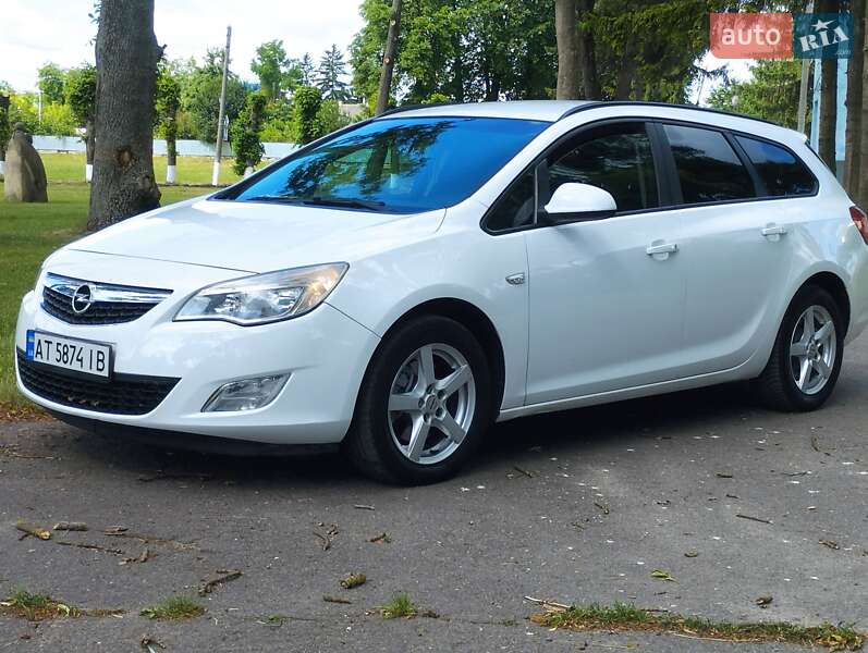Универсал Opel Astra 2012 в 