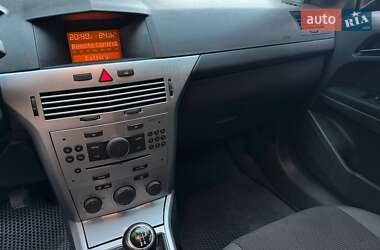 Универсал Opel Astra 2013 в 