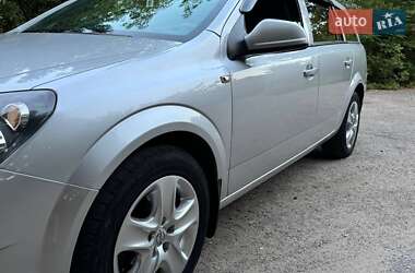 Универсал Opel Astra 2013 в 