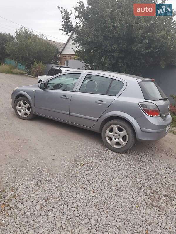 Хэтчбек Opel Astra 2007 в Запорожье