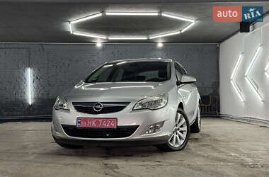 Хэтчбек Opel Astra 2010 в 