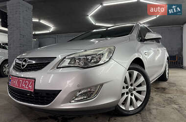 Хэтчбек Opel Astra 2010 в 